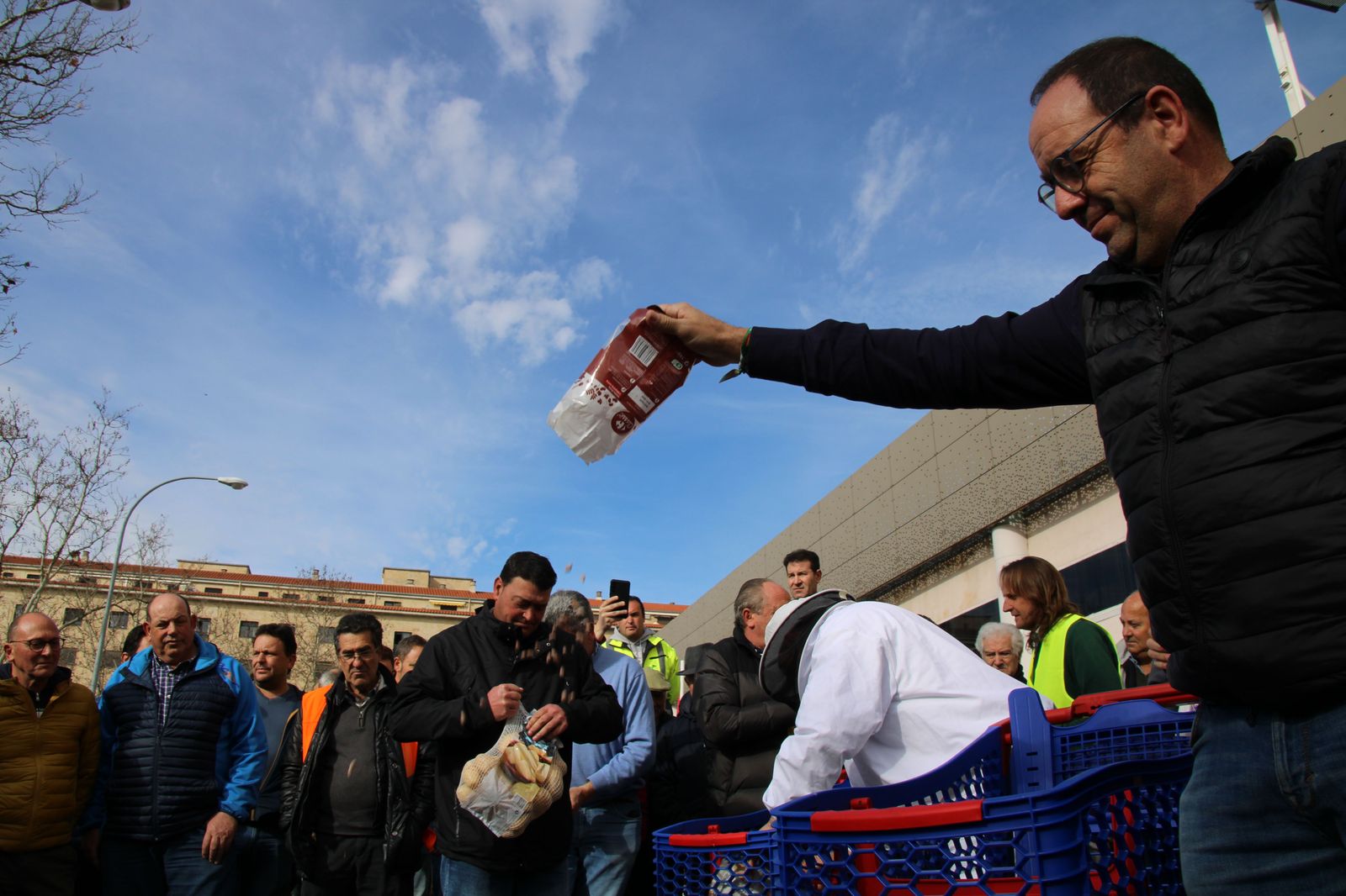 concentracion-profesionales-del-campo-en-el-carrefour-26