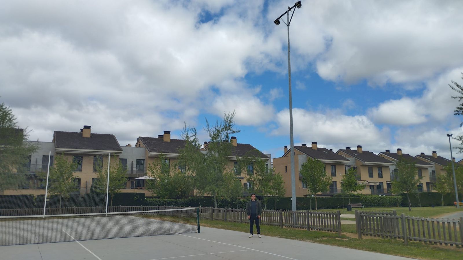 Santa Marta ilumina la zona deportiva de La Raqueta