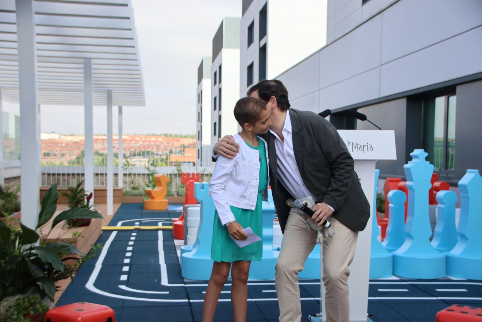 Presentación de la terraza “El Jardín de María”, Hospital Universitario de Salamanca