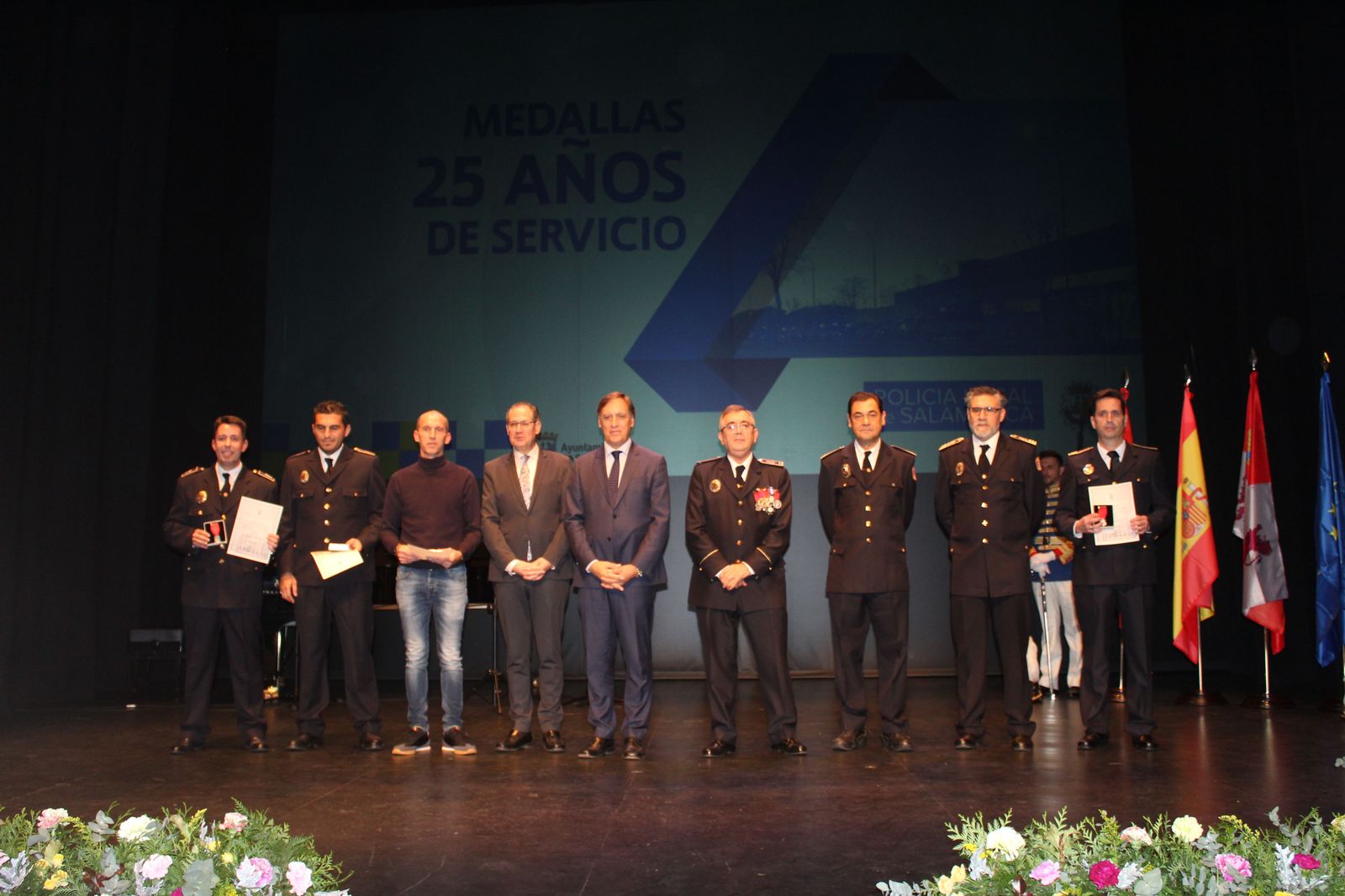 entrega-de-medallas-de-reconocimiento-a-la-policia-local-37