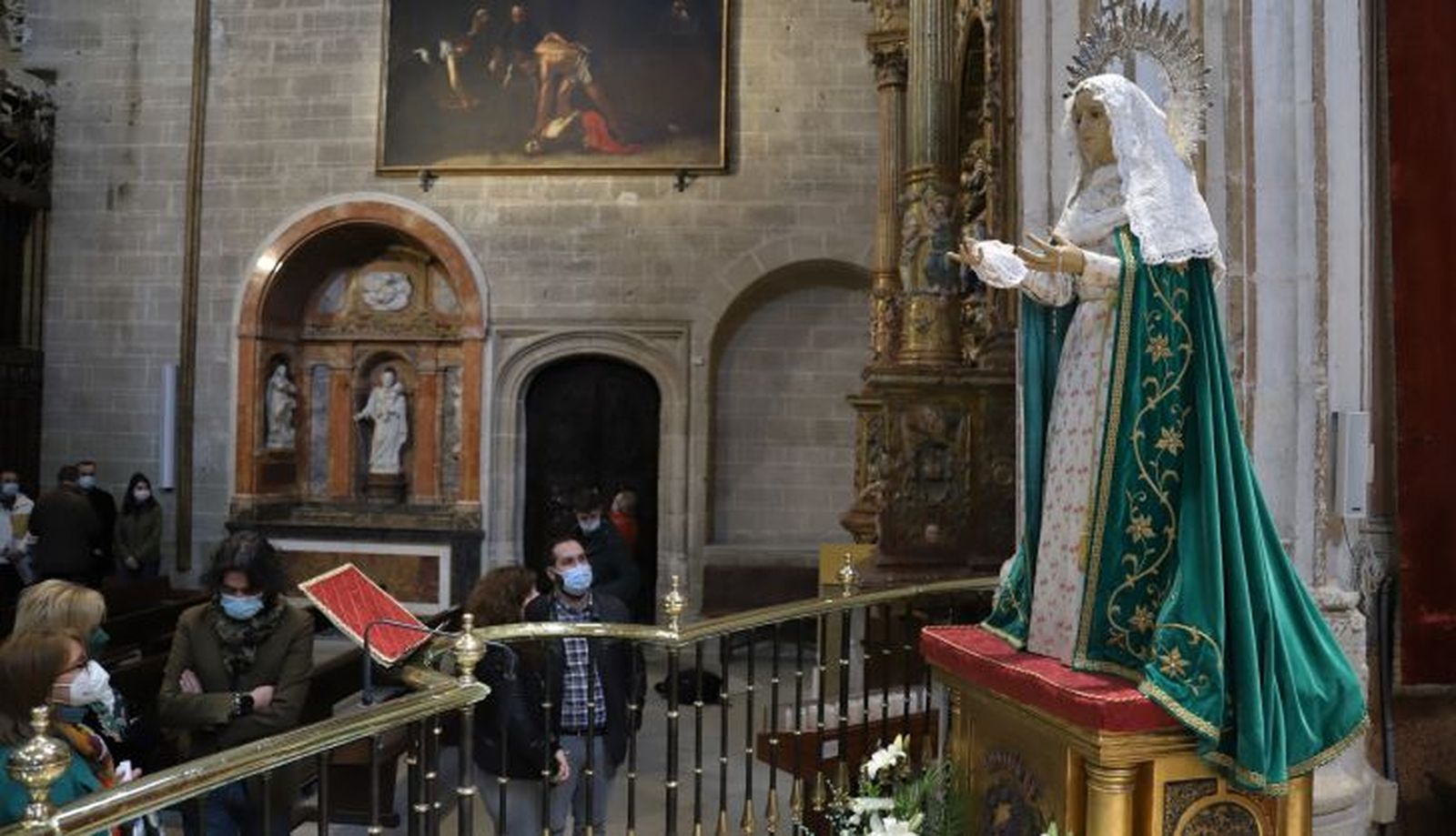 La Virgen de la Esperanza en el altar mayor de la Catedral