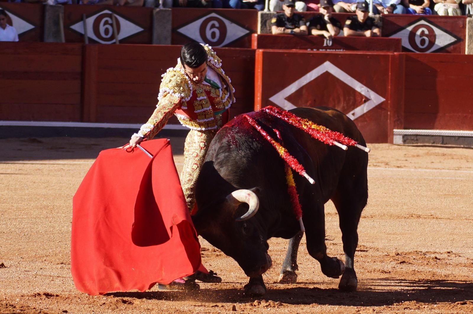 Emilio de Justo, Juan Ortega y Roca Rey inauguran el cartel de figuras en la feria de Salamanca: la corrida de Garcigrande en imágenes