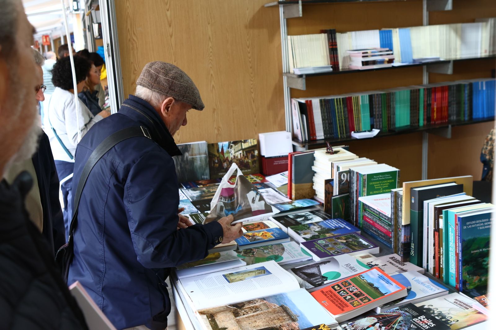 Feria municipal del libro en la Plaza Mayor de Salamanca