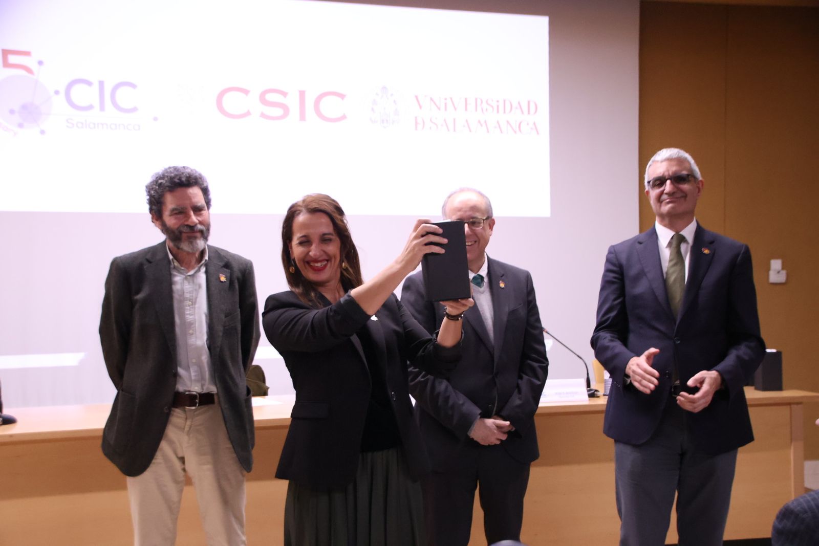 El Centro de Investigación del Cáncer (CIC) organiza un homenaje al personal que cumple 25 años