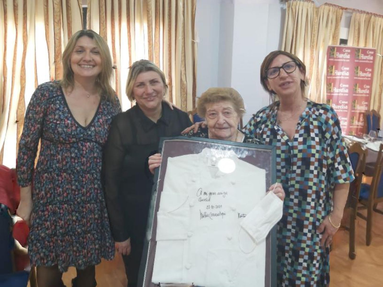 Aurelia Matellán con la chaquetilla de Martín Berasategui