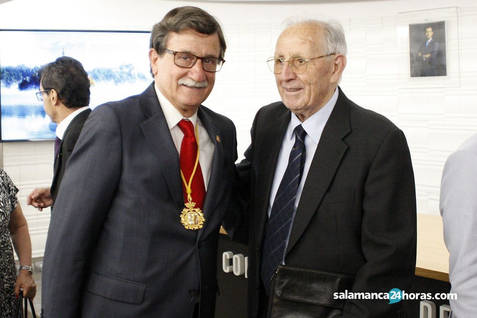 Medicos premiados en el dia ddel medico (13)