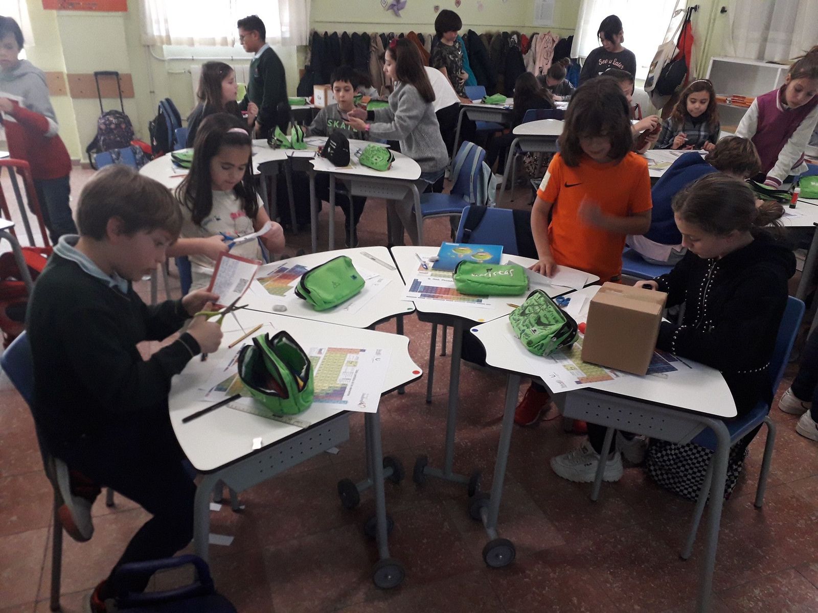 3. Alumnos trabajando en el  Fanzine