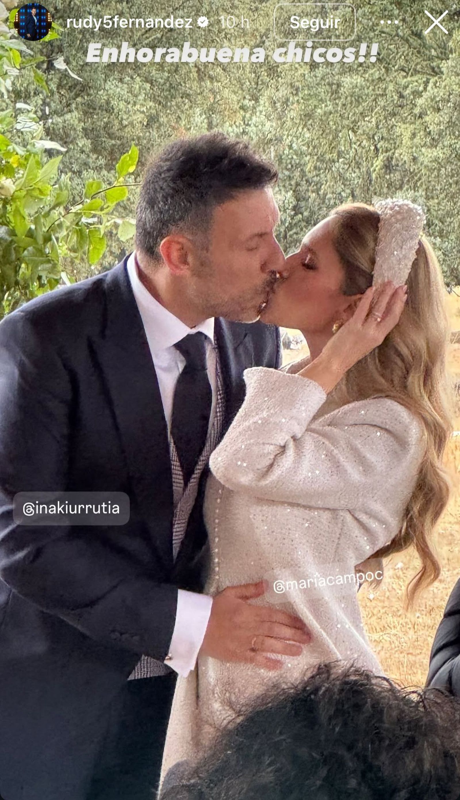 Múltiples rostros televisivos acompañan a Iñaki Urrutia en su boda en Salamanca