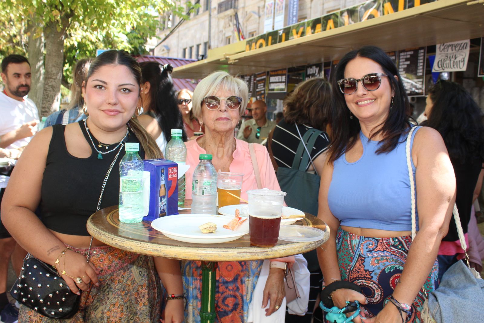 Ambiente en la Feria de Día en el mediodía de este jueves