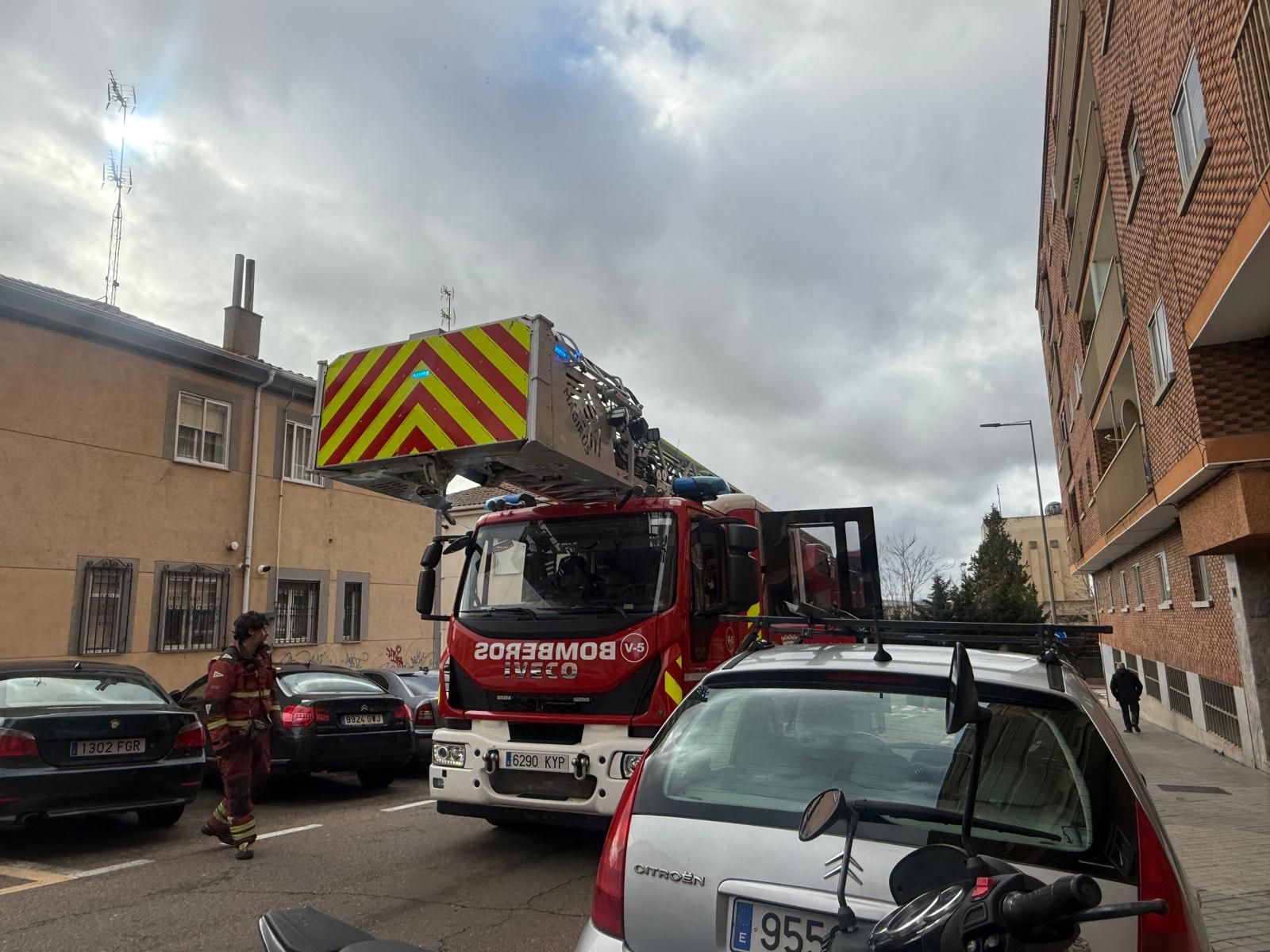 Amplio despliegue de los servicios de emergencia tras la intoxicación de una mujer en la calle Volta
