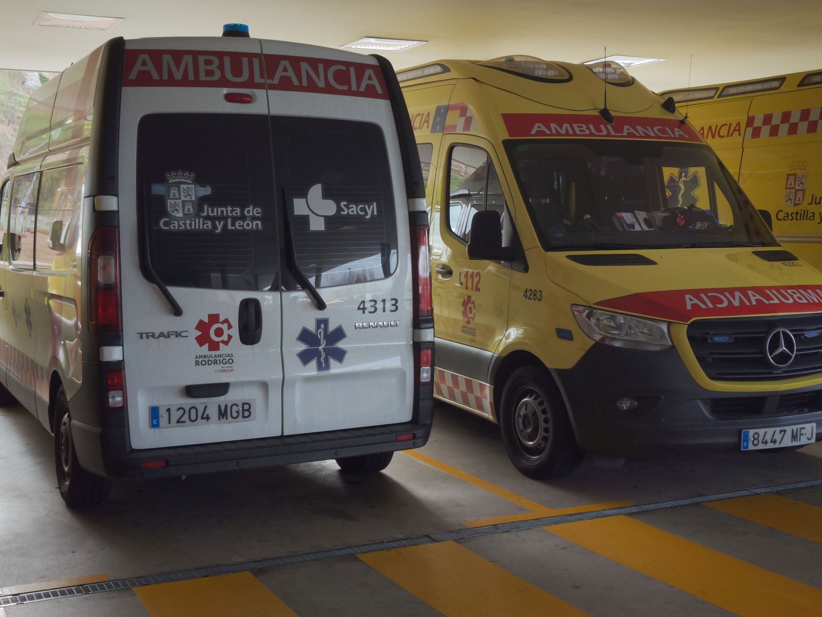 Ambulancias y ambulancia en el hospital de Salamanca. Archivo. Ambulancias y ambulancia en el hospital de Salamanca. Archivo.