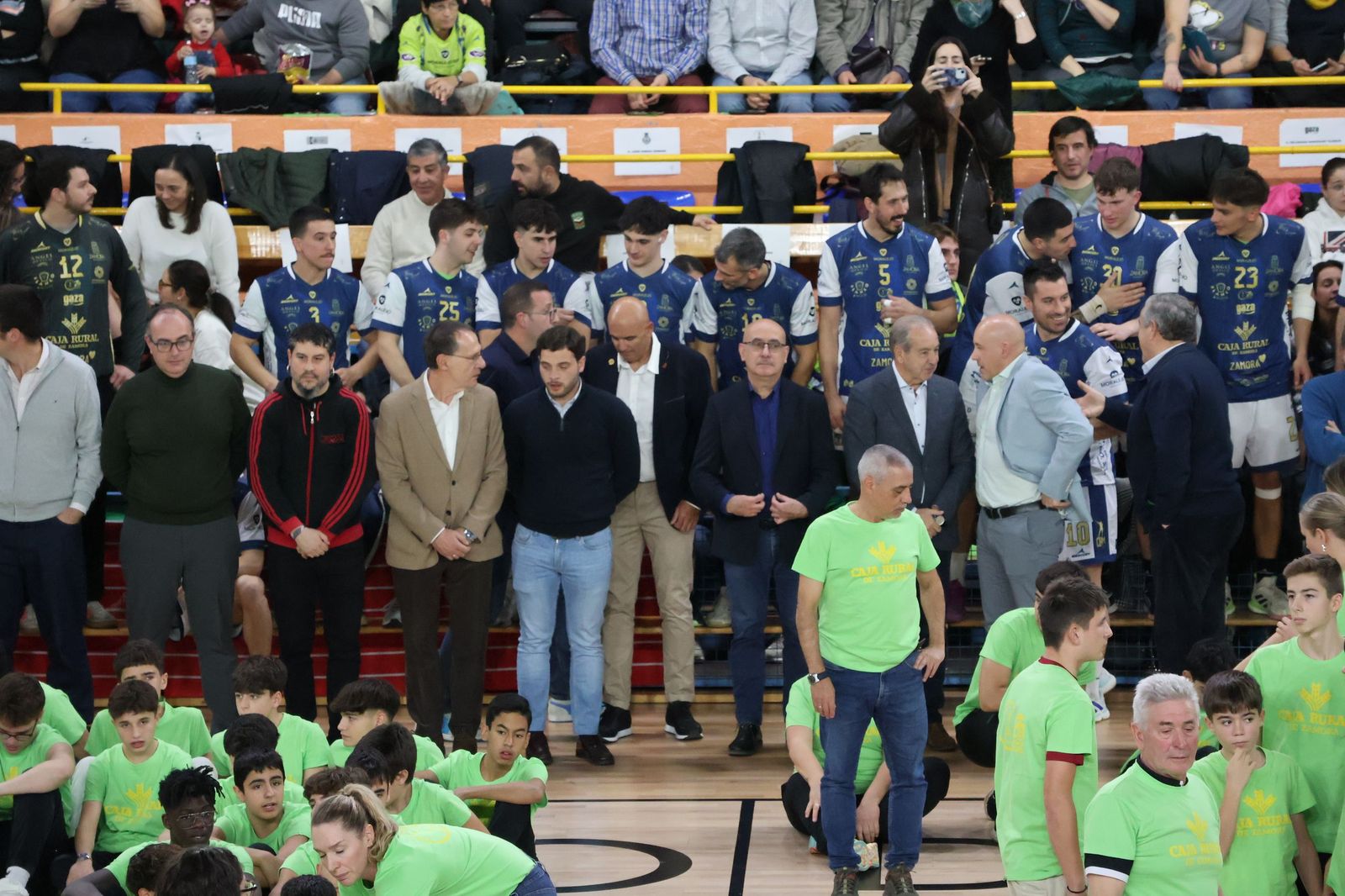 GALERÍA | El Club Balonmano Zamora celebra su 25º aniversario con una imagen muy especial