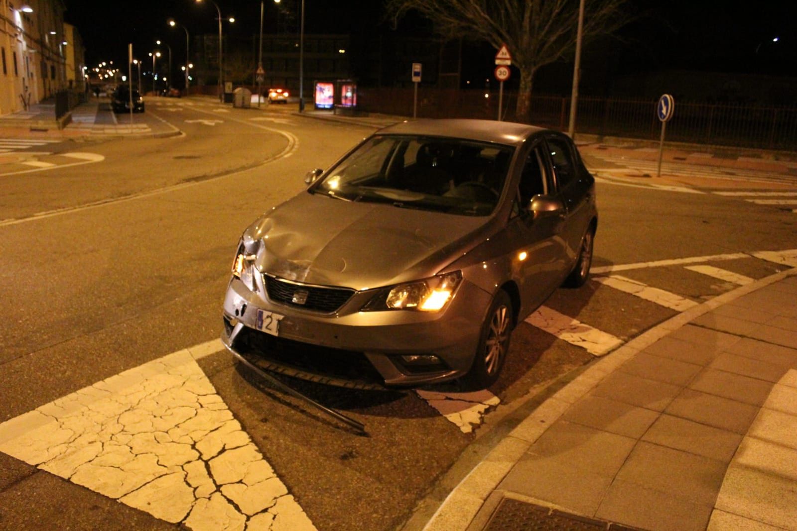 Accidente entre un turismo y una moto en la avenida Juan de Austria