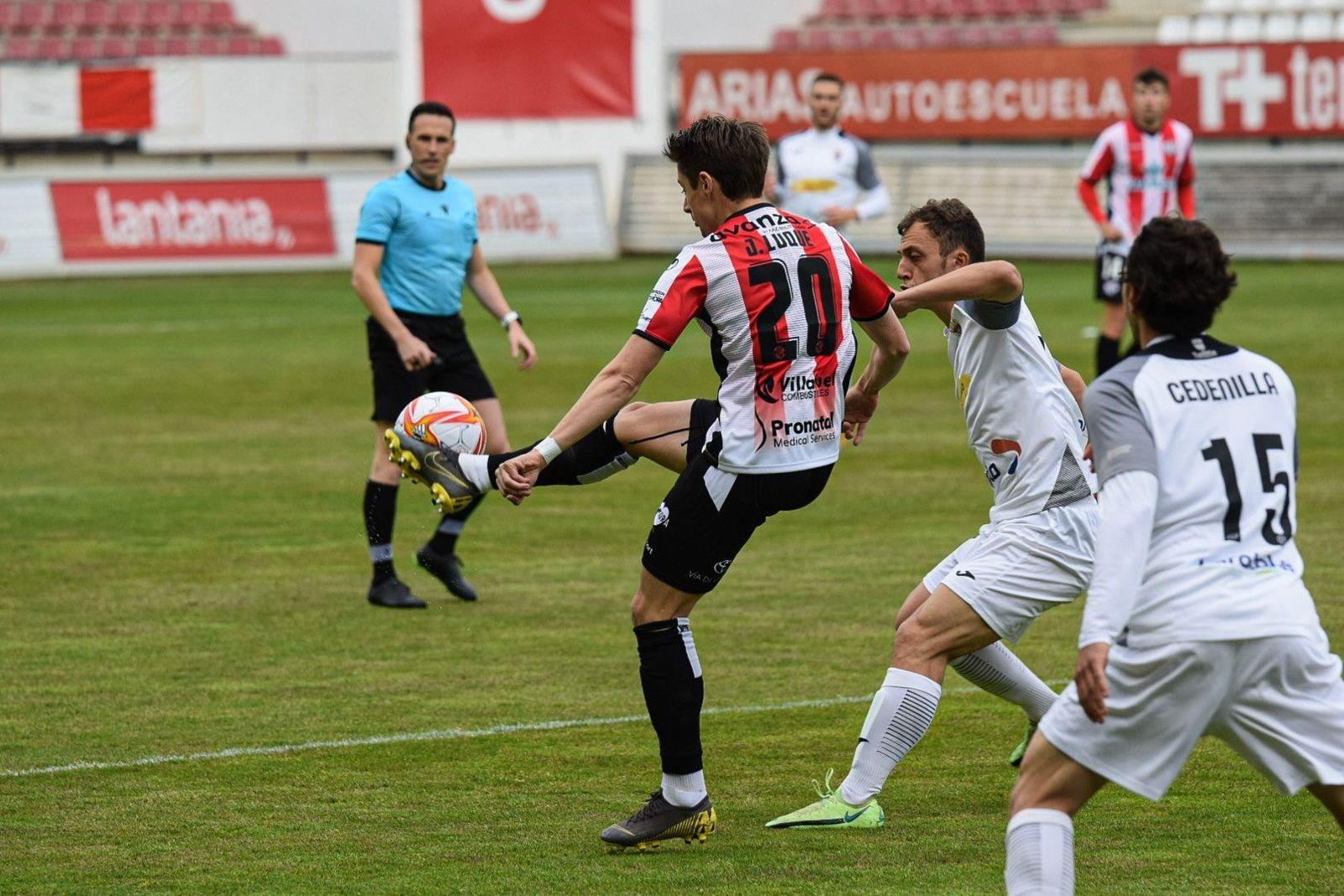 Julián Luque durante el duelo ante el Tudelano