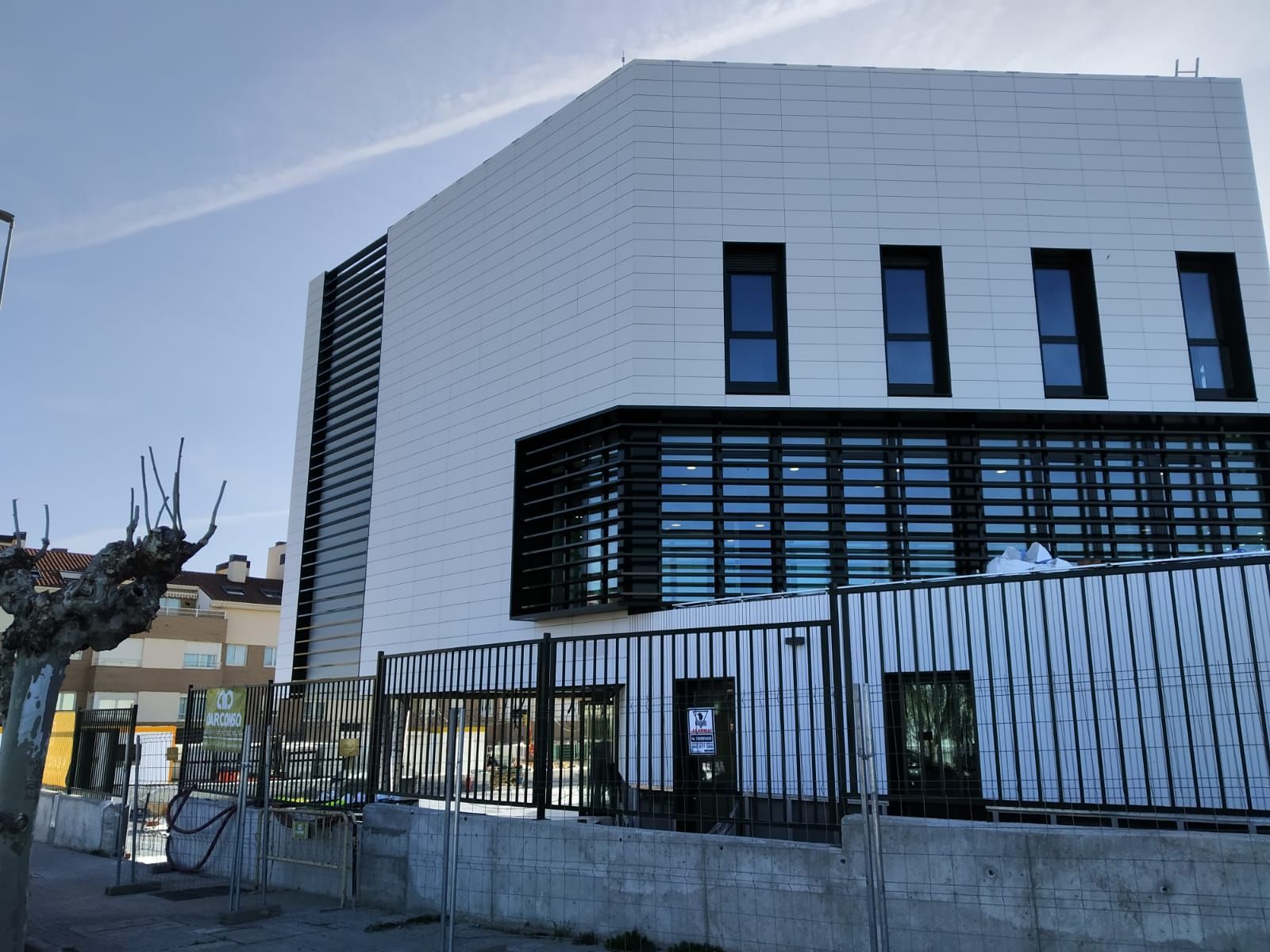 virginia-barcones-visita-las-obras-del-cuartel-de-la-guardia-civil-en-santa-marta-de-tormes-7