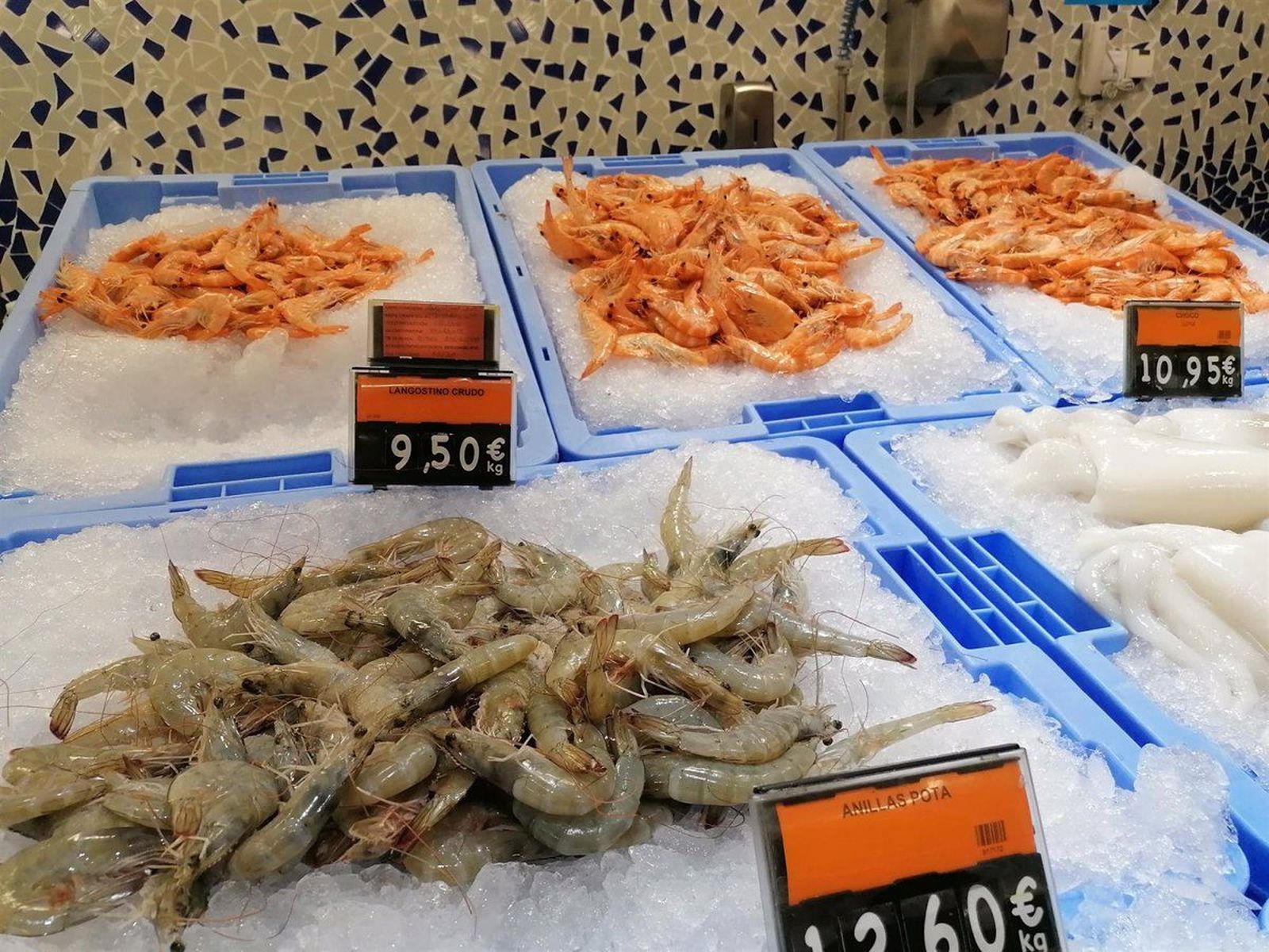 Langostinos en el lineal de una pescadería Europapress
