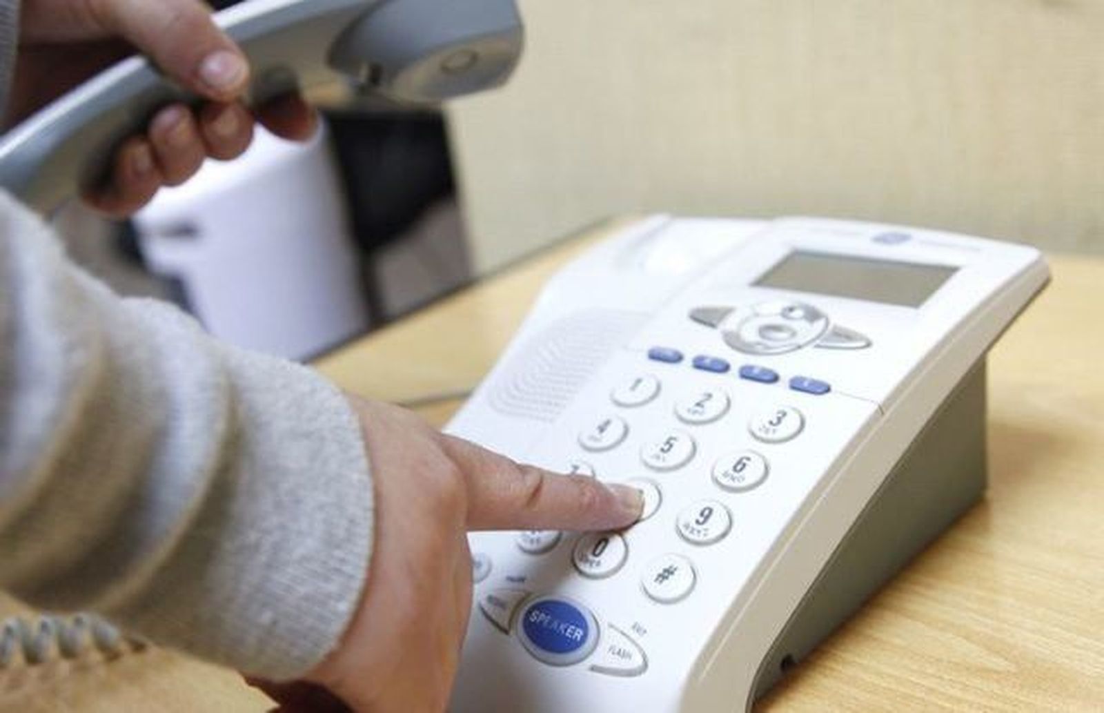 Denunciados once bancos por gestionar su atención al cliente con teléfonos de alto coste 901 y 902