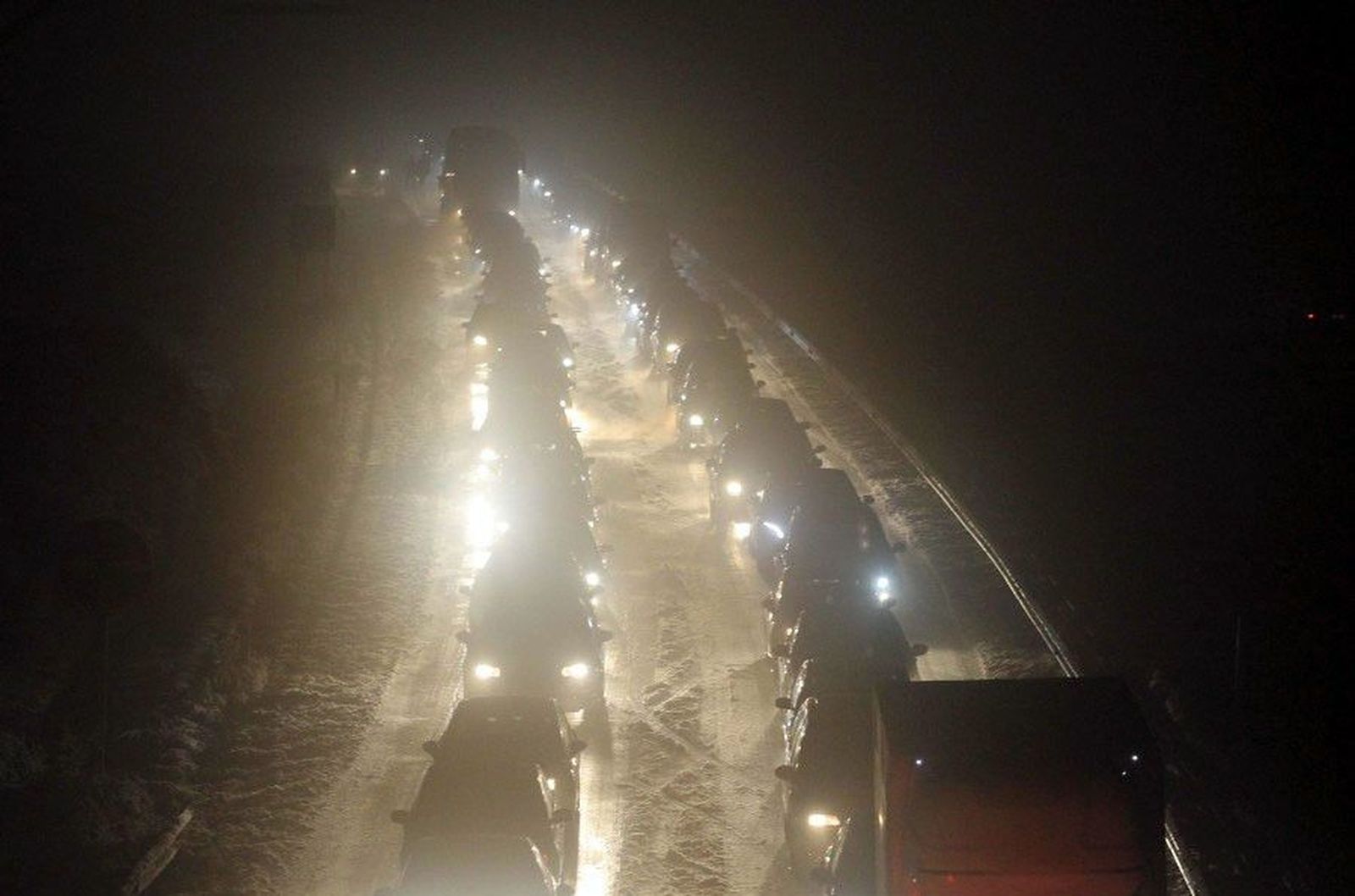 Atasco nieve temporal carretera-Archivo