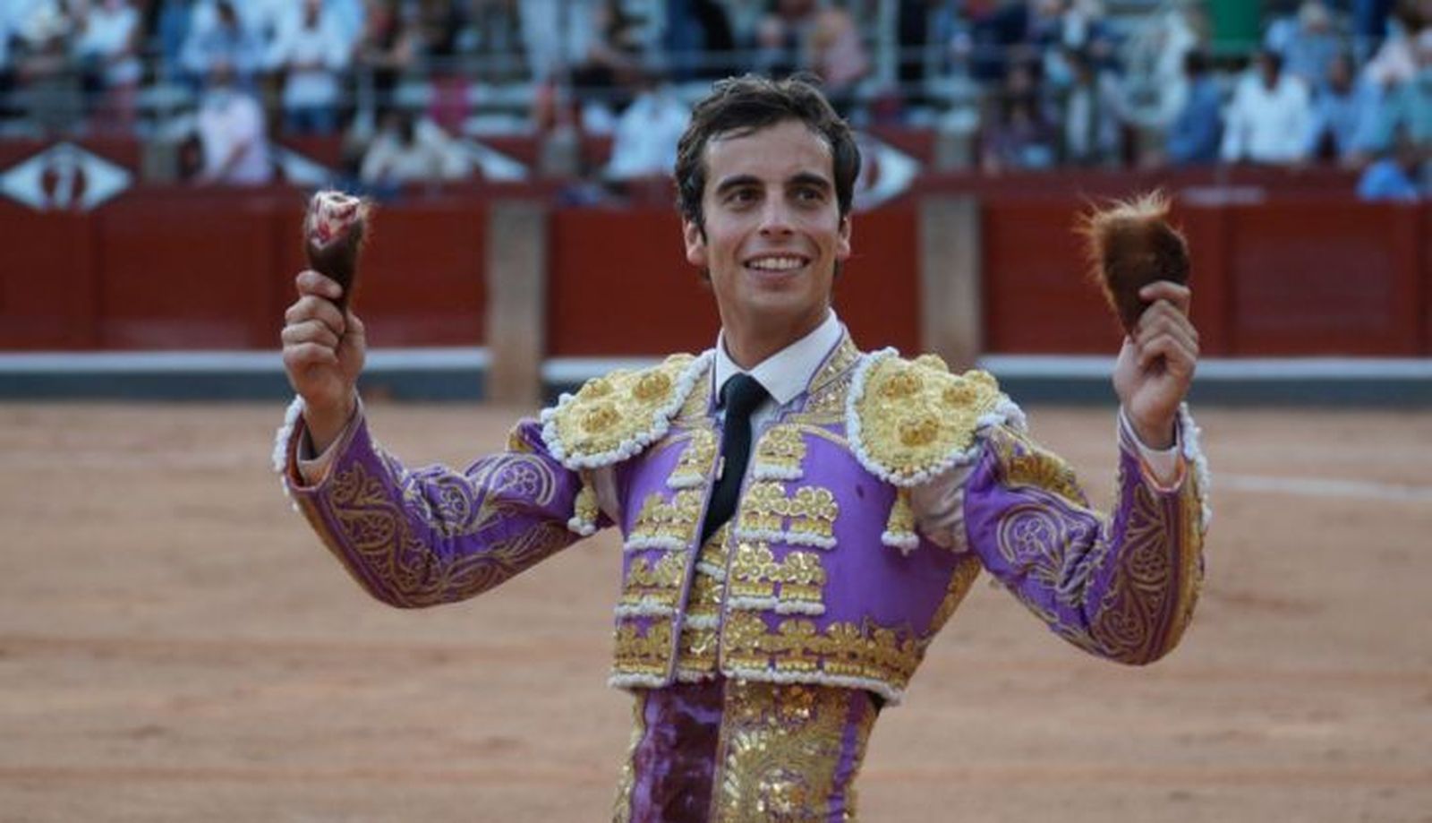 Alejandro Marcos, disfrutando su triunfo, durante la pasada feria en La Glorieta. Foto Juanes