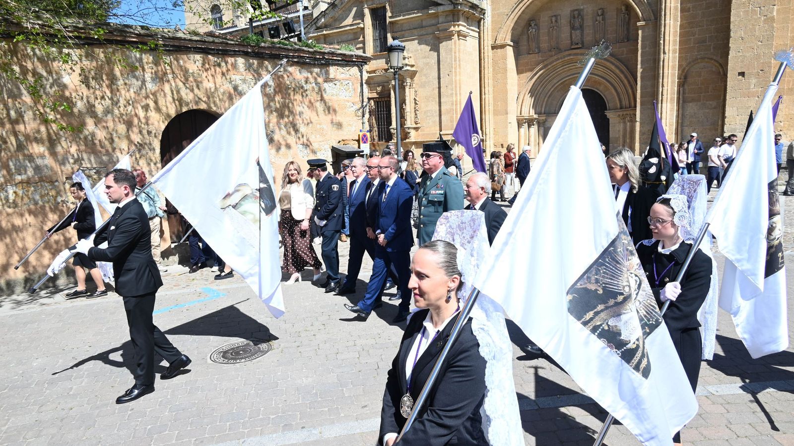 Encuentro de Jesús Resucitado con la Virgen en la procesión de la Pascua de Resurrección en Ciudad Rodrigo