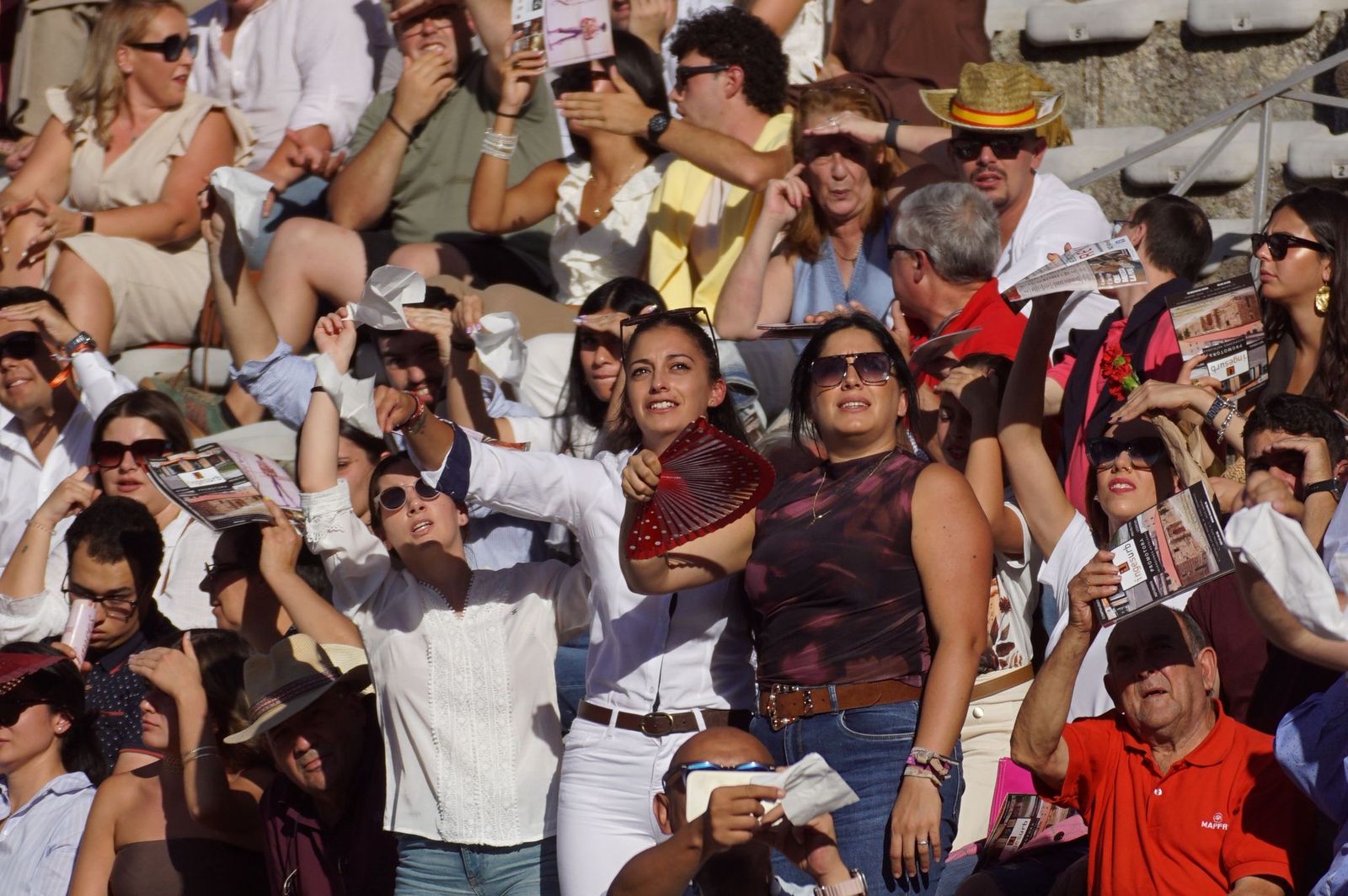 Así han vivido los salmantinos el primer festejo de la feria taurina 2025: imágenes del ambiente en los tendidos y en el patio de cuadrillas