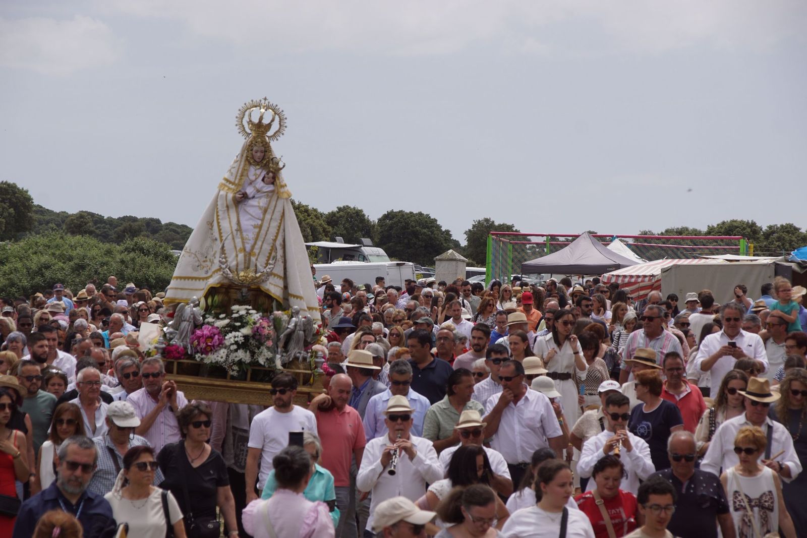 Valdejimena sale a los campos en su romería para honrar a su patrona