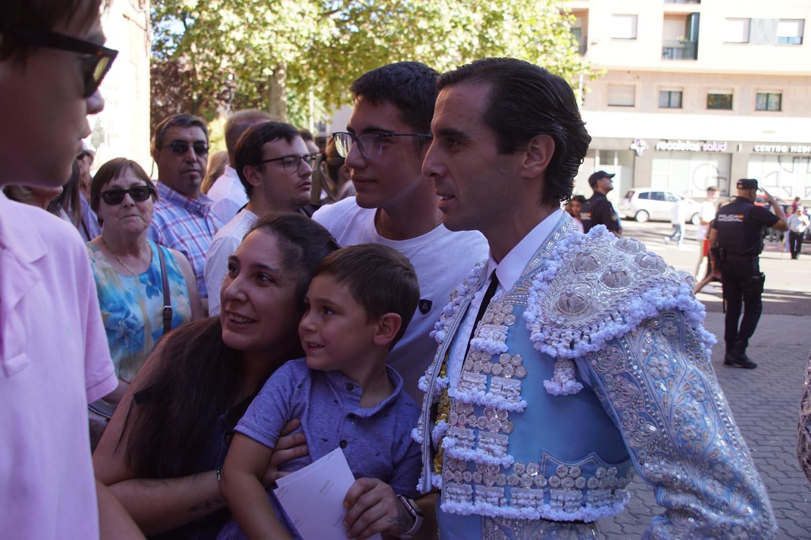 Así ha vivido la afición de La Glorieta el primer cartel de figuras de la feria: imágenes del ambiente en los tendidos y en el patio de cuadrillas