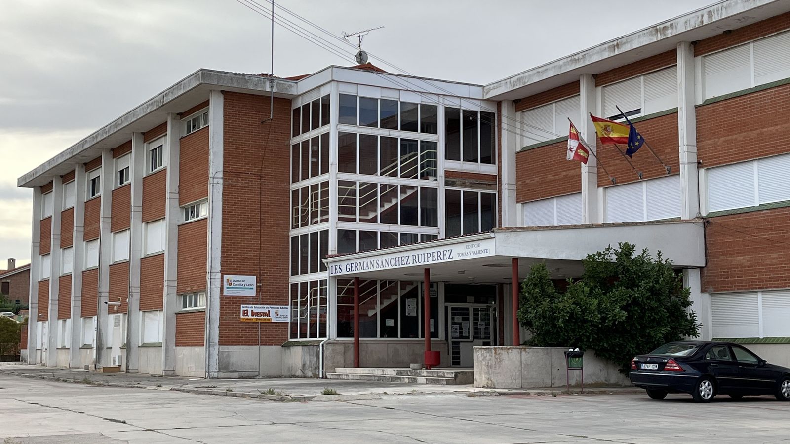 Edificio del Centro de educación de personas adultas El Inestal de Peñaranda