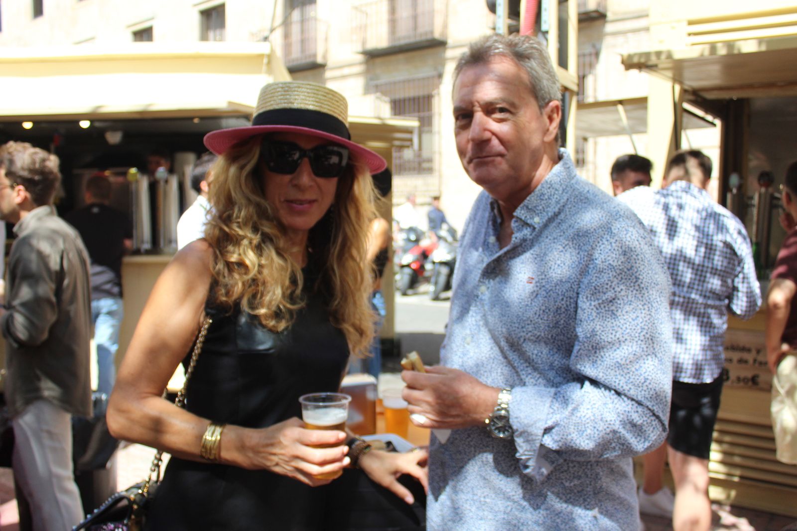 Ambiente en la Feria de Día en el mediodía de este
