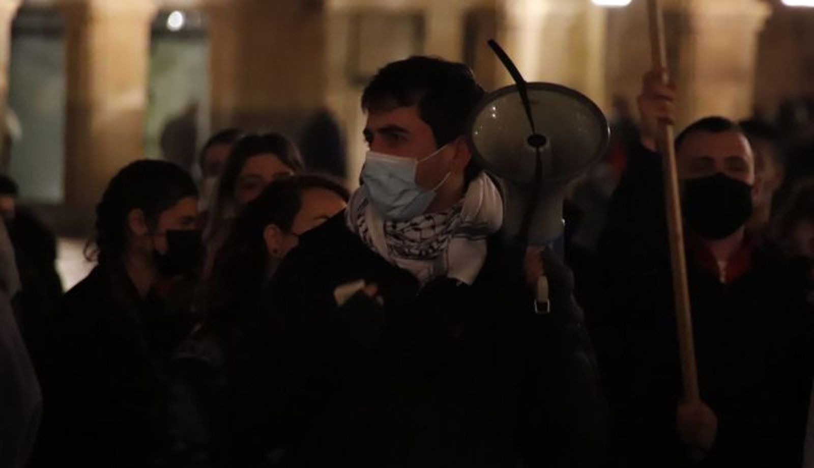 Manifestación en la Plaza Mayor de Salamanca en protesta por el encarcelamiento del rapero Pablo Hasel (1)