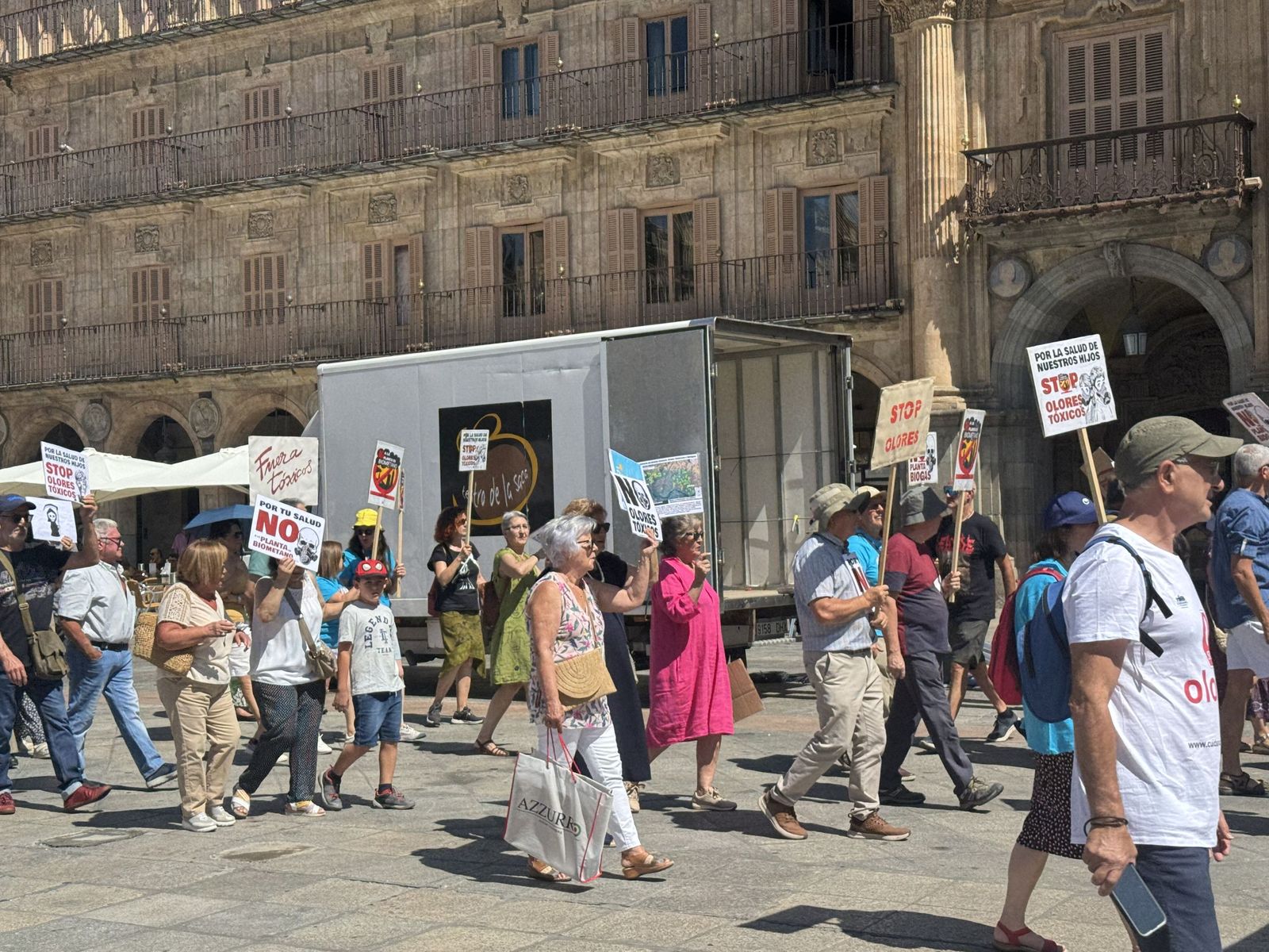 Manifestación Biogás en la Plaza Mayor de Salamanca