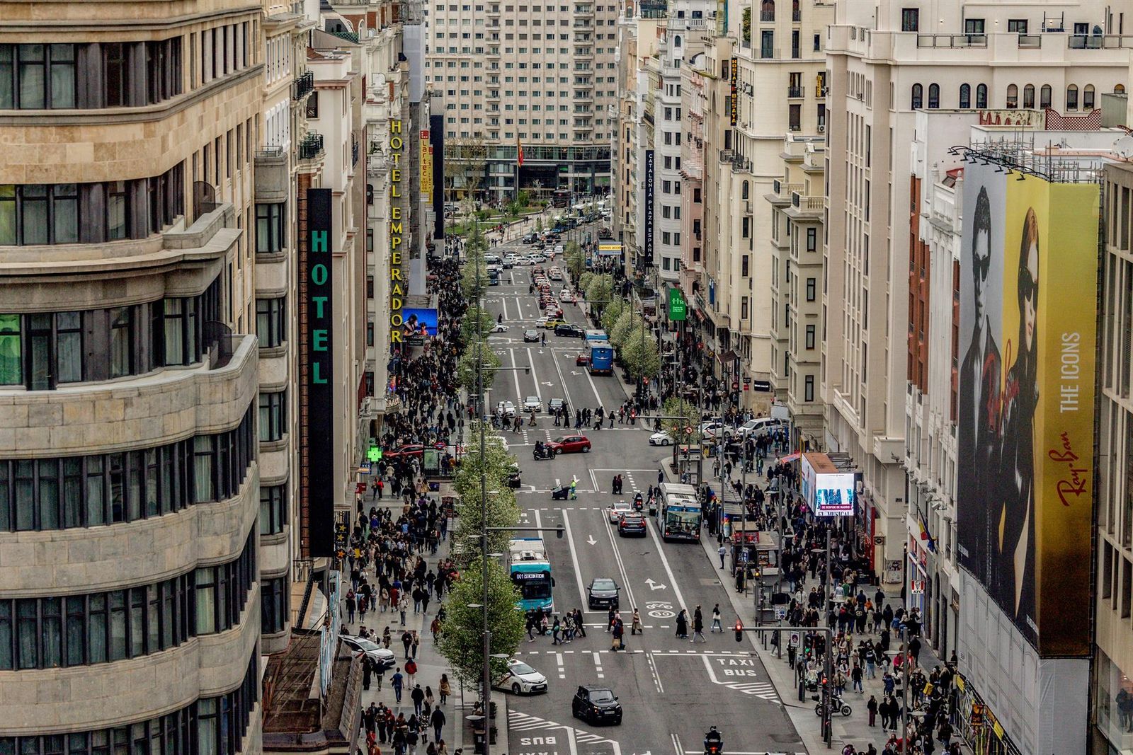 La calle Gran Vía, a 6 de abril de 2025, en Madrid (España). - Ricardo Rubio - Europa Press - Archivo