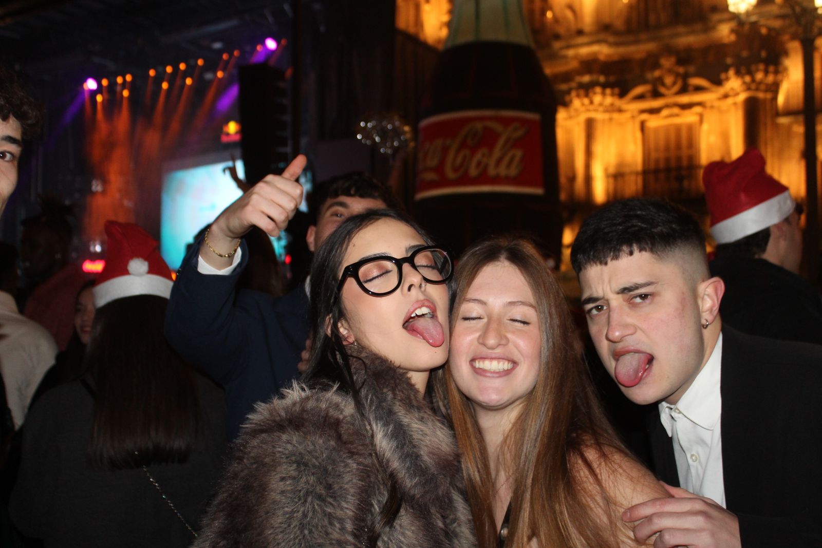 Miles de personas disfrutan de las campanadas y la fiesta del Fin de Año Universitario