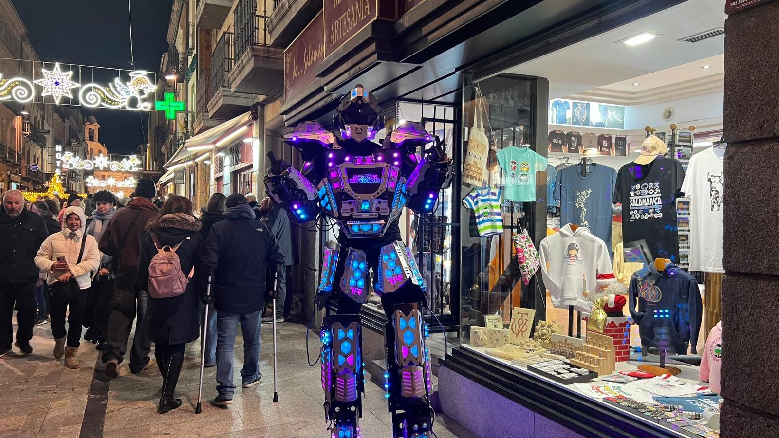 Los robots LED conquistan el centro de Salamanca