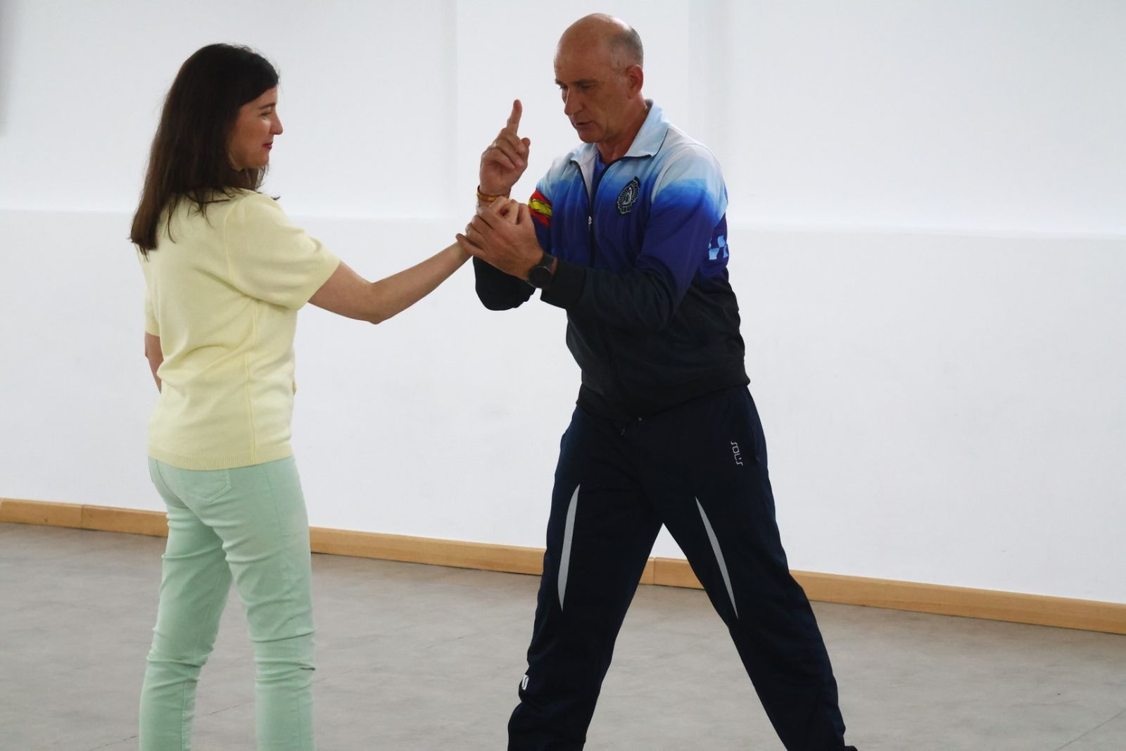 Primer taller de autodefensa en el Centro de Participación Luis Vives