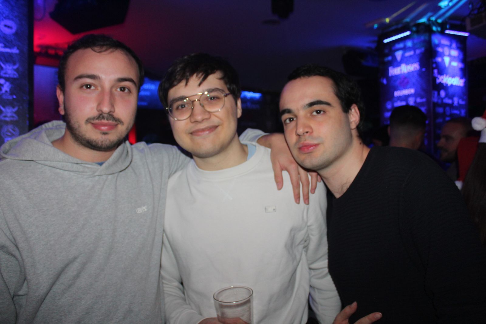 El Fin de Año Universitario continua por los bares de la capital del Tormes tras las doce campanadas