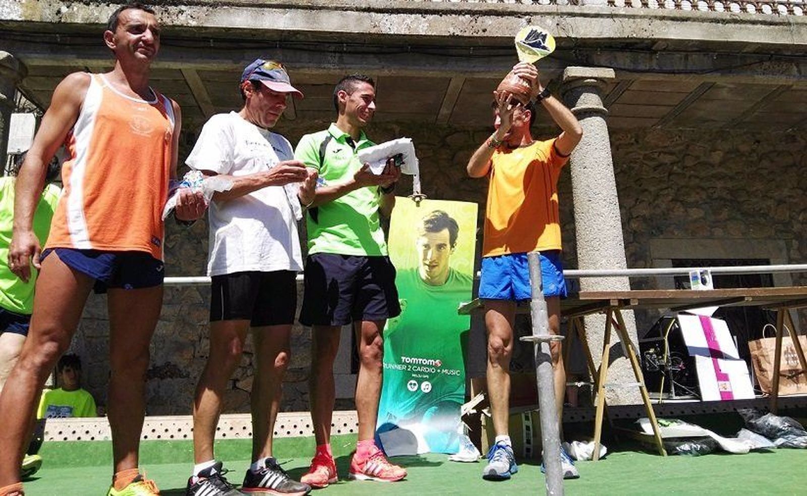 Vicente Capitán y Maitane Galán ganan la XII Carrera Popular San Martín del Castañar