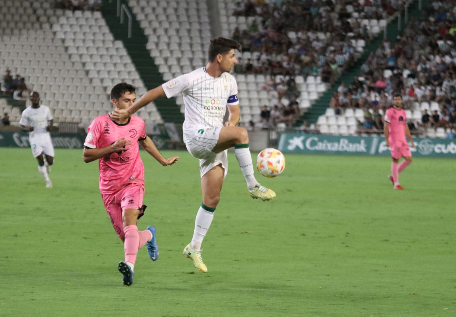 Nespral persigue a Javi Flores | FOTO CÓRDOBA CF