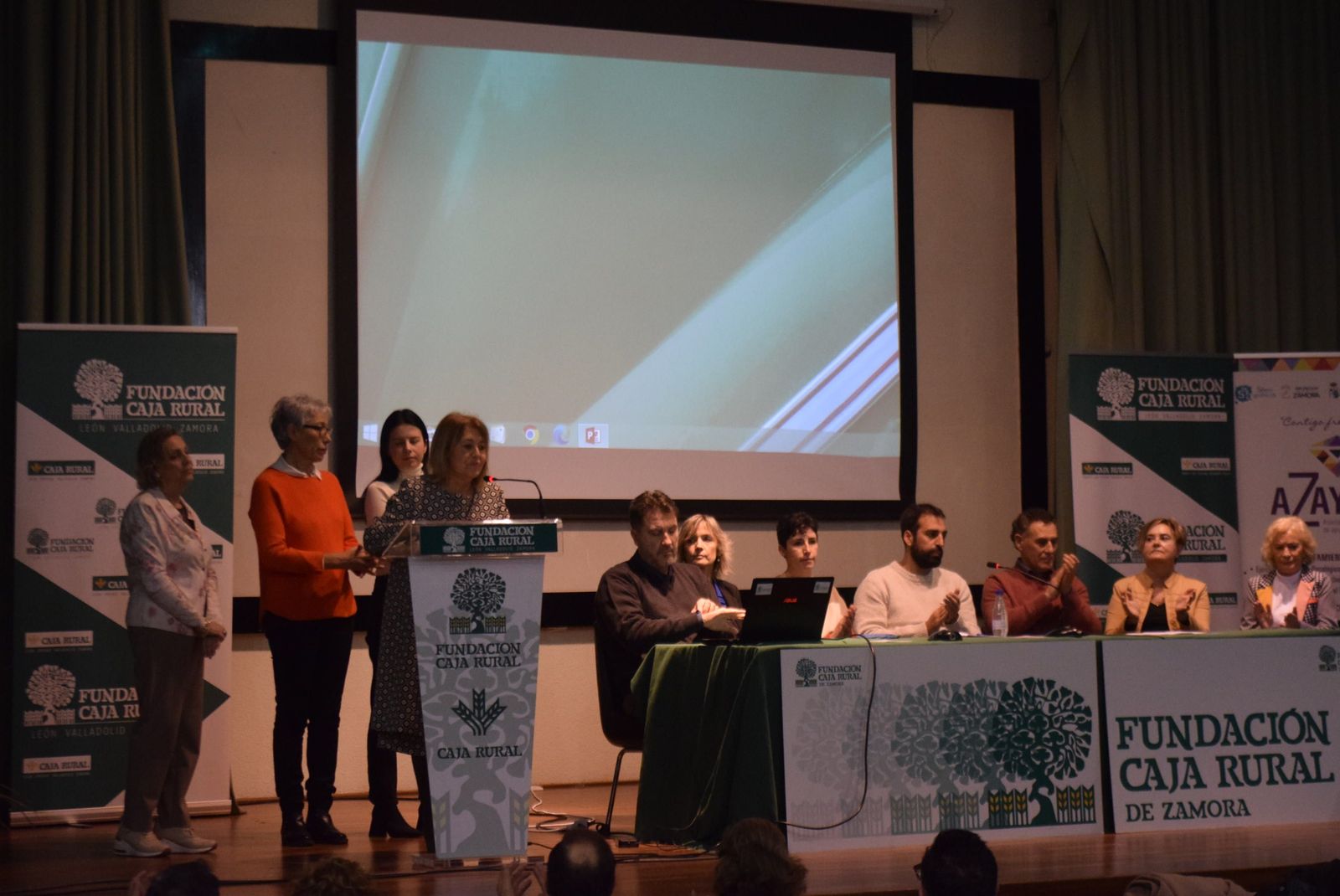 Jornada de 'Info Salud' de Proyectos Innovadores para pacientes oncológicos zamoranos con las ponencias de profesionales y pacientes de AZAYCA.