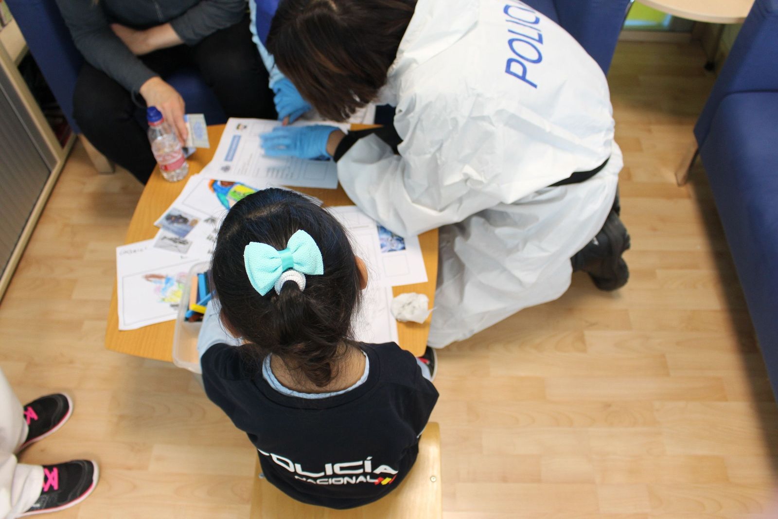 Detenida una mujer por maltratar a su hijo y su marido, que se llegó a tirar por una ventana