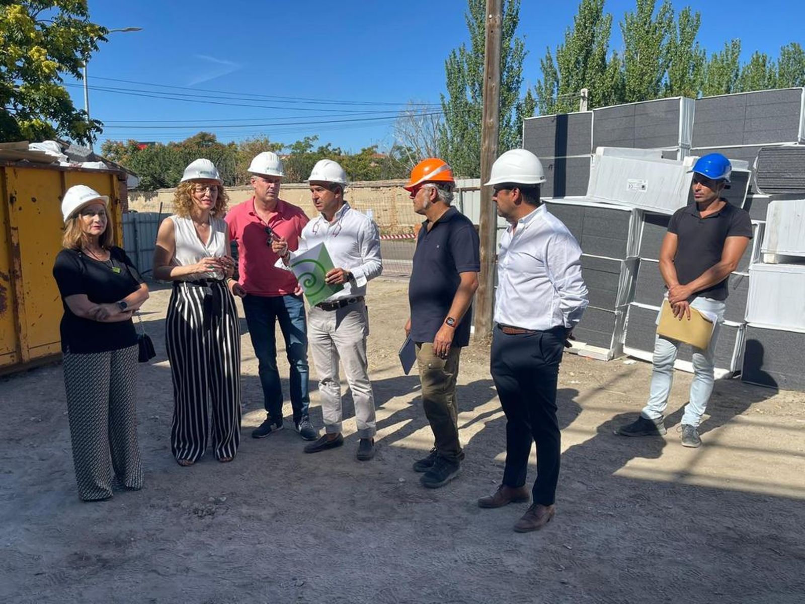 La directora general de Vivienda, Arquitectura, Ordenación del Territorio y Urbanismo, María Pardo, visita las 12 viviendas de camineros que están en ejecución en el municipio de Peñaranda de Bracamonte