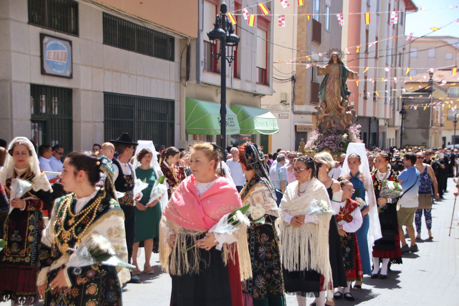 Procesión y ofrenda floral en honor de Nuestra Señora de la Asunción en Guijuelo