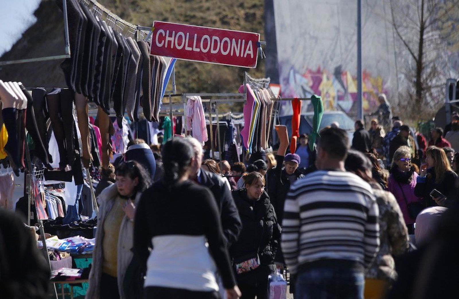 Leticia López: “Pedimos que se elimine el mercadillo de nuestra puerta”