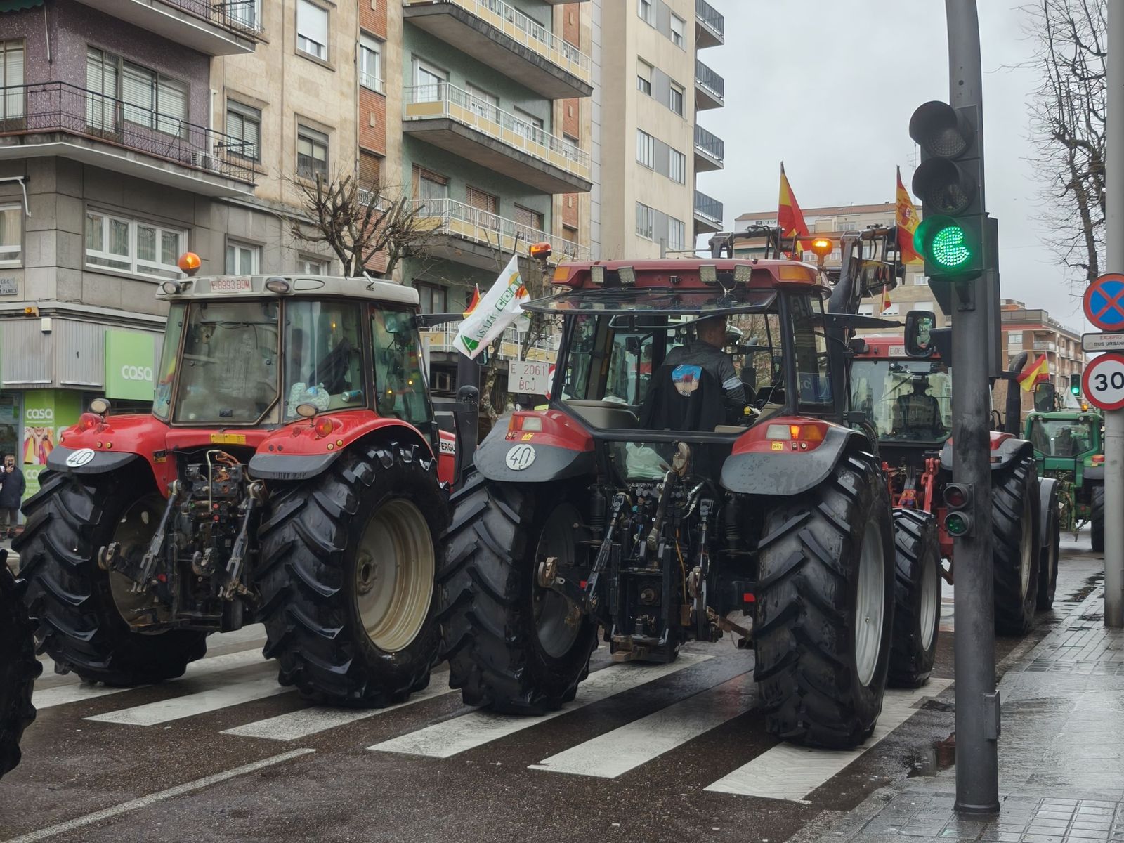 En imágenes la marcha con tractores y vehículos de campo en Salamanca en protesta contra Mercosur