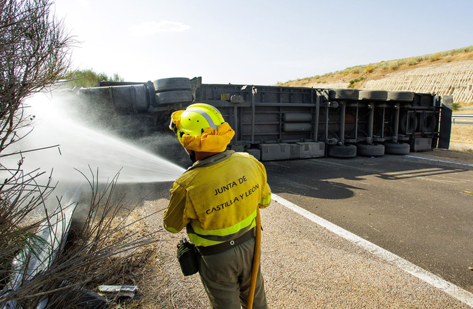 Cortada la A 62 por la salida de vía de un camión a la altura del polígono Las Viñas en Ciudad Rodrigo