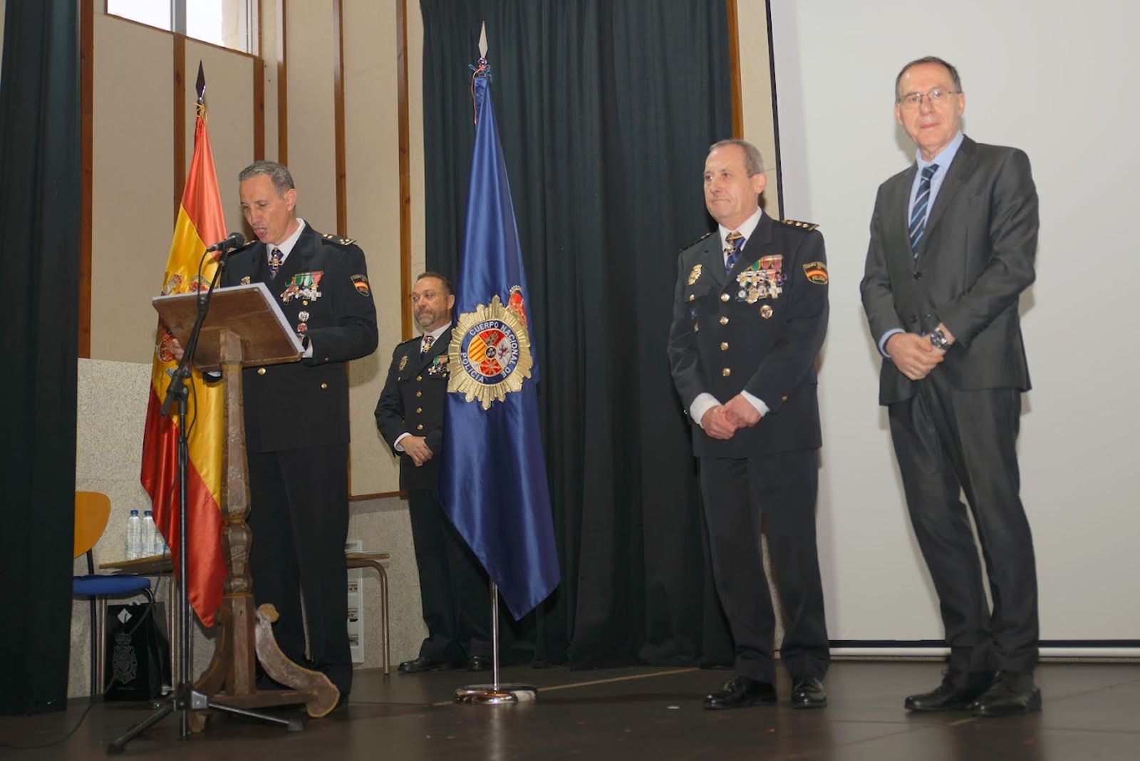 GALERÍA | Revive en imágenes el homenaje a la Policía Nacional en Alcañices