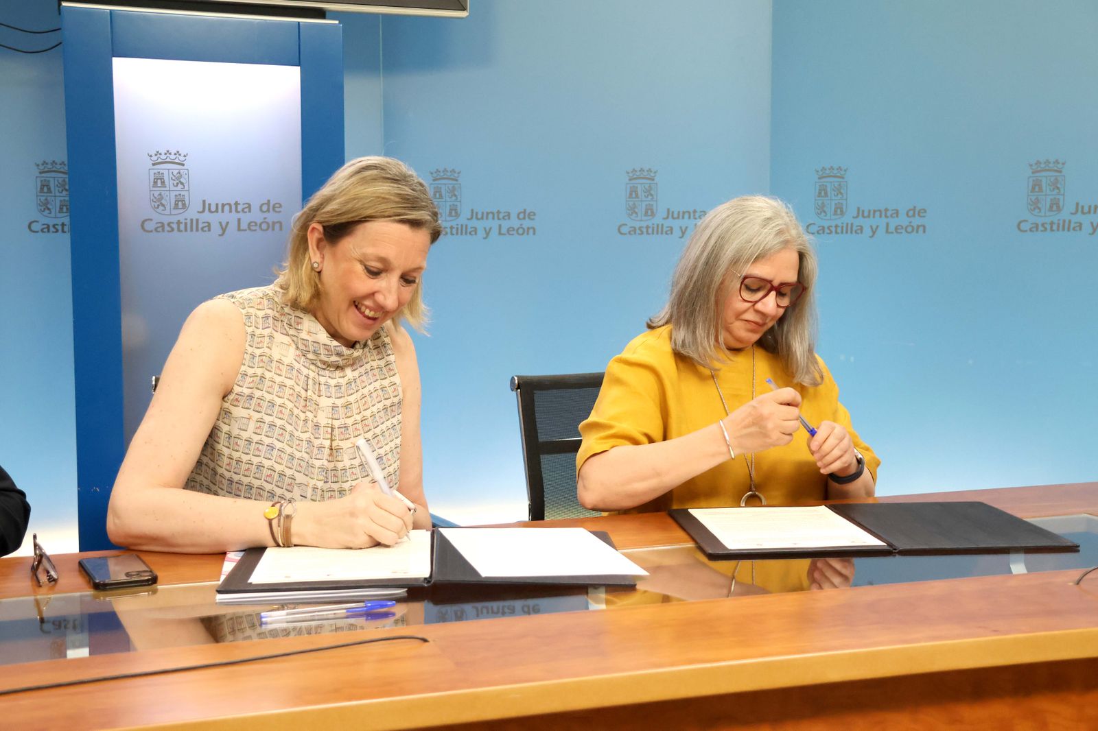 Firma con la Federación de Personas Sordas CyL