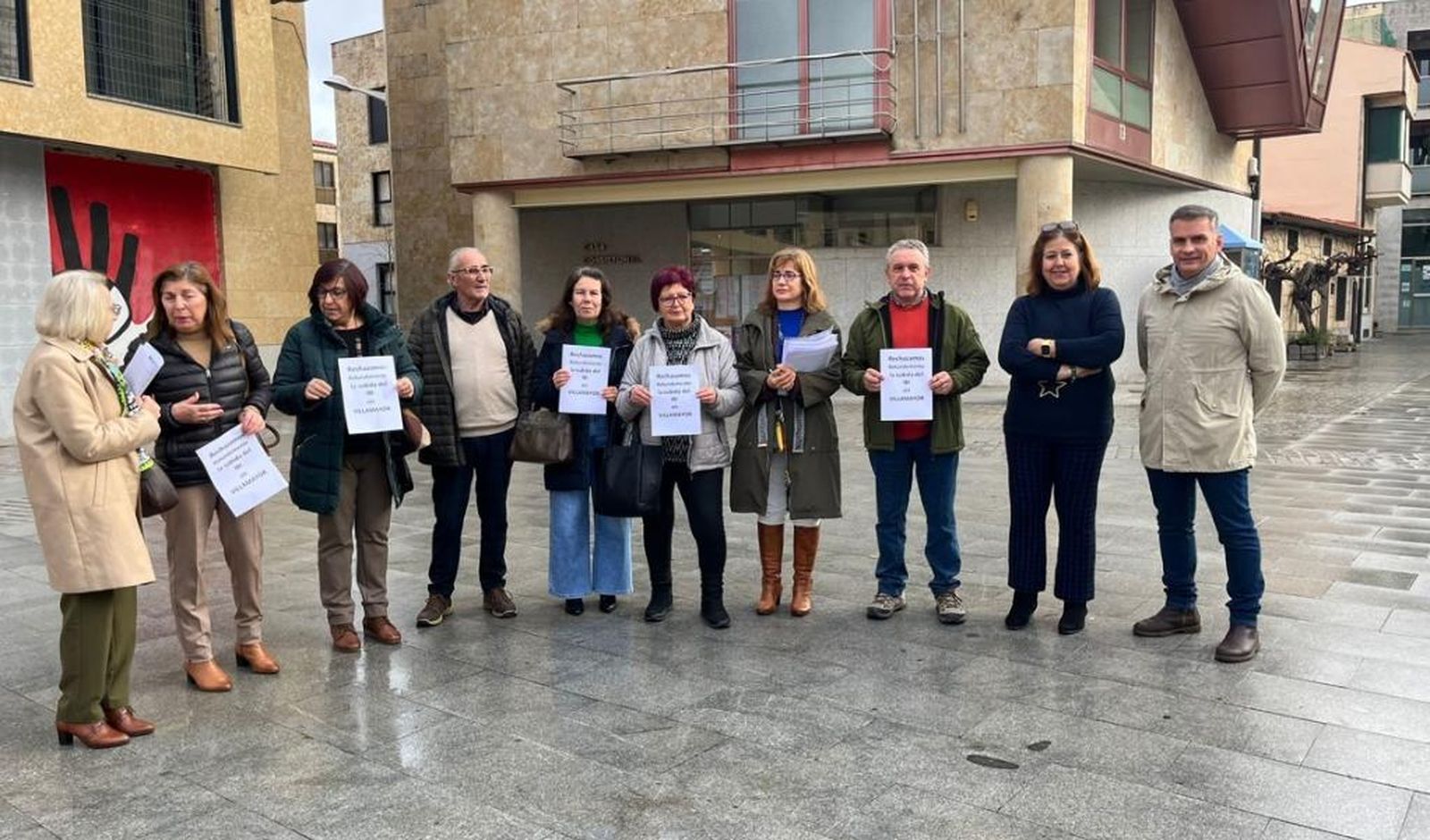 Los vecinos de Villamayor protestan por el IBI