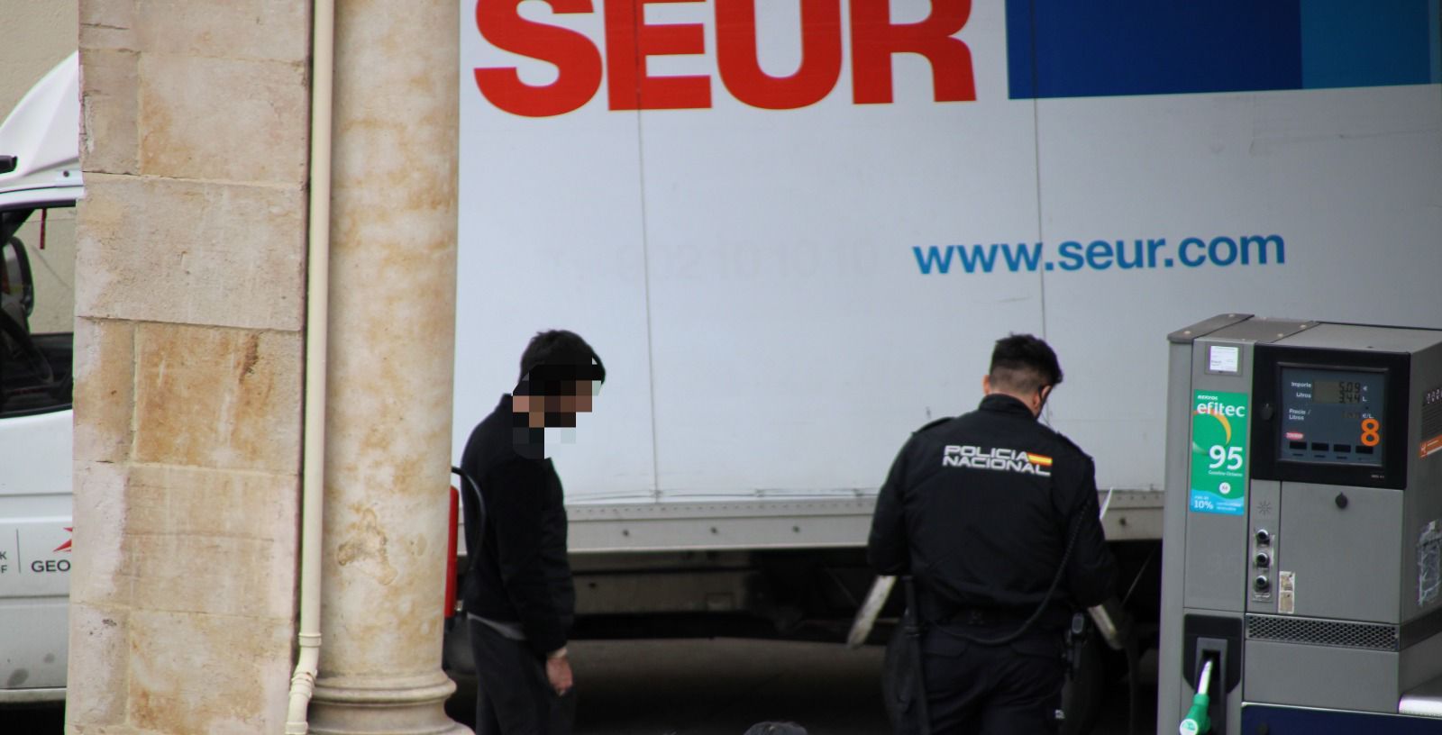 Intervención policial gasolinera puerta de Zamora