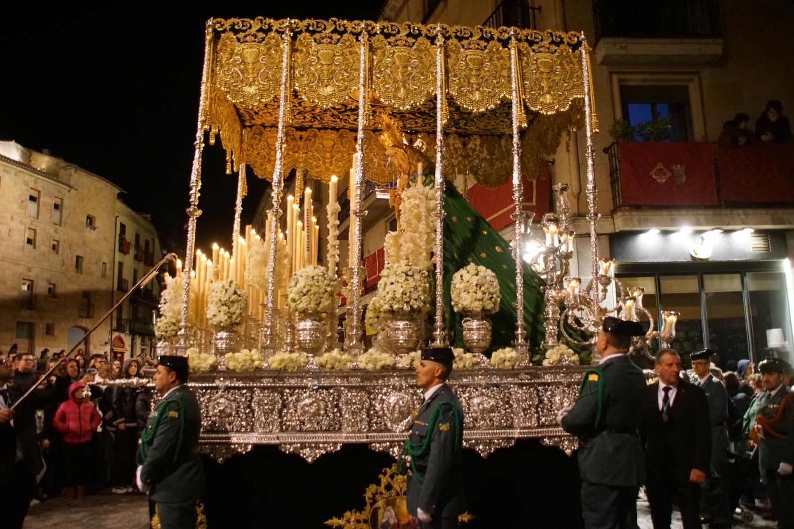Las imágenes de la emotiva procesión de la Dominicana sin el Cristo de la Buena Muerte